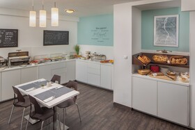 Escala Hotel & Suites