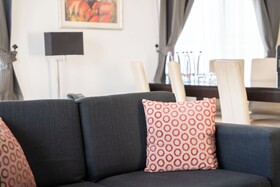 Escala Hotel & Suites