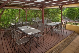 Escala Hotel & Suites