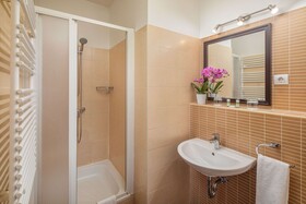 Escala Hotel & Suites
