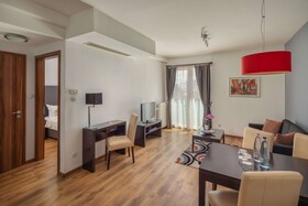 Escala Hotel & Suites