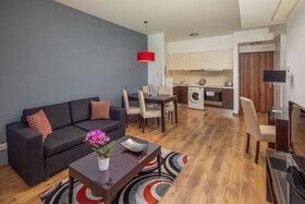 Escala Hotel & Suites