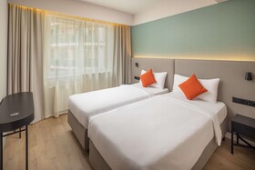 Escala Hotel & Suites