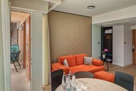 Escala Hotel & Suites