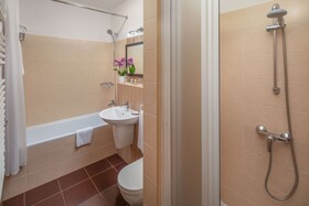 Escala Hotel & Suites