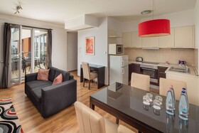 Escala Hotel & Suites
