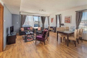 Escala Hotel & Suites