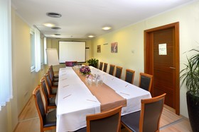 Holiday Beach Budapest Wellness & Conference Hotel