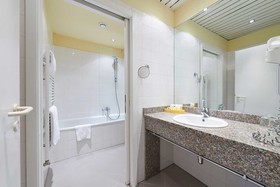 Mamaison Hotel Chain Bridge Budapest