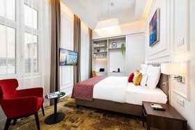 Three Corners Avenue Hotel