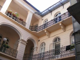 Yolo Hostel