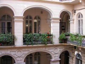 Yolo Hostel