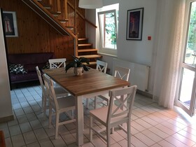 Mella Holiday House
