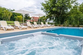 Kistucsok Etterem Food & Room