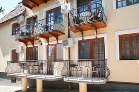 Yowan Apartments