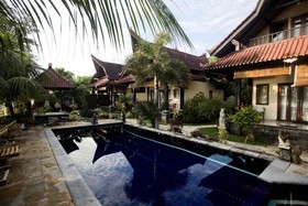 Tradisi Beach Front Villas