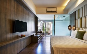 The Crystal Luxury Bay Resort