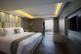 The Crystal Luxury Bay Resort