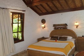 Anom Beach Inn Bungalows
