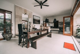 Ariana Villa