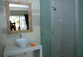 Asung Guest House And Villa