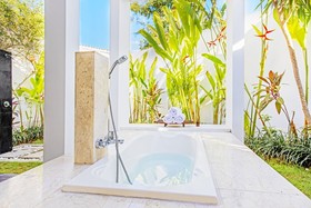 Finns Beach Villa Canggu