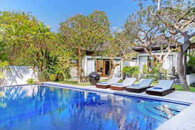 Finns Beach Villa Canggu