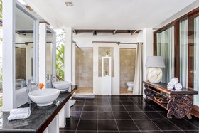 Finns Beach Villa Canggu