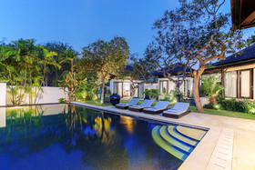 Finns Beach Villa Canggu