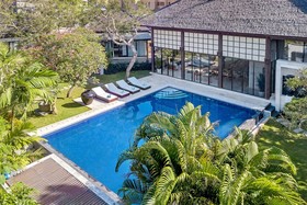 Finns Beach Villa Canggu