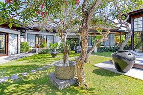Finns Beach Villa Canggu