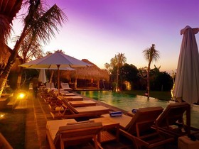 Flower Bud Bungalow