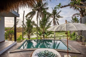 Tropical Private Villa 3 BR Canggu w/Staff