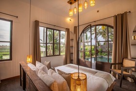 Tropical Private Villa 3 BR Canggu w/Staff