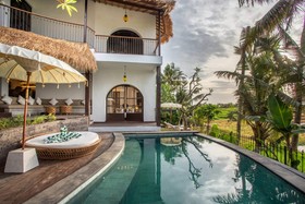 Tropical Private Villa 3 BR Canggu w/Staff