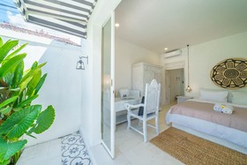 Villa Kelapa Putih