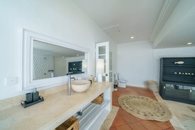 Villa Kelapa Putih
