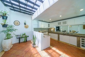Villa Kelapa Putih