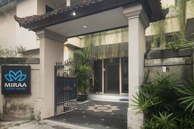 Miraa Guest House & Resto By Ghayatri