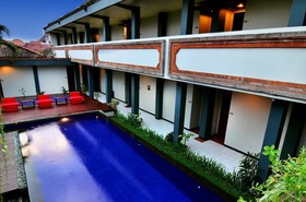 Yani Hotel