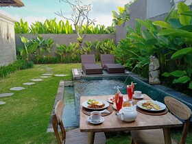 Three Gold Luxury Private Villa