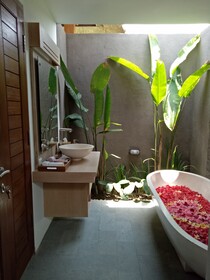 Three Gold Luxury Private Villa