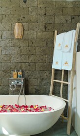 Three Gold Luxury Private Villa