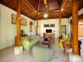 Tiis Garden Puri Villas