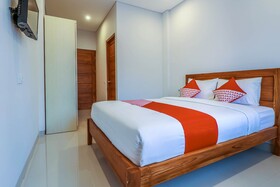 OYO 1200 Kencana Residence
