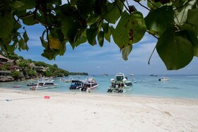 3 Monkeys Lembongan
