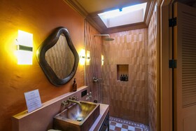 El Barrio Boutique Hotel & Bar