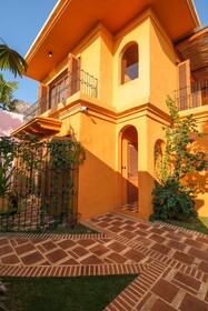 El Barrio Boutique Hotel & Bar