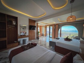 Caldera Hotel & Restaurant