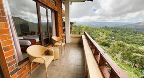 Caldera Hotel & Restaurant